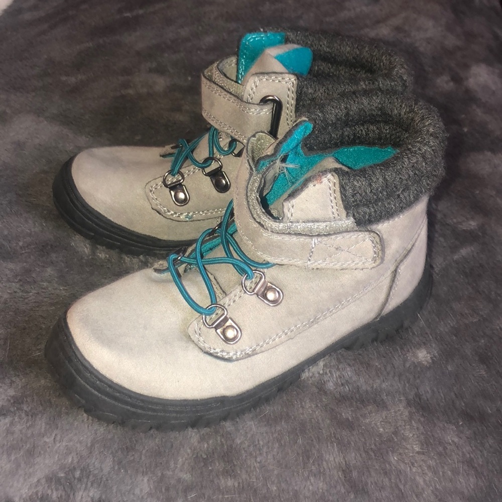 Girls boots